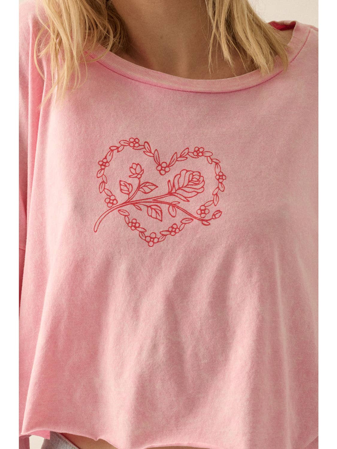 Heart Roses Vintage-Wash Cropped Graphic Tee