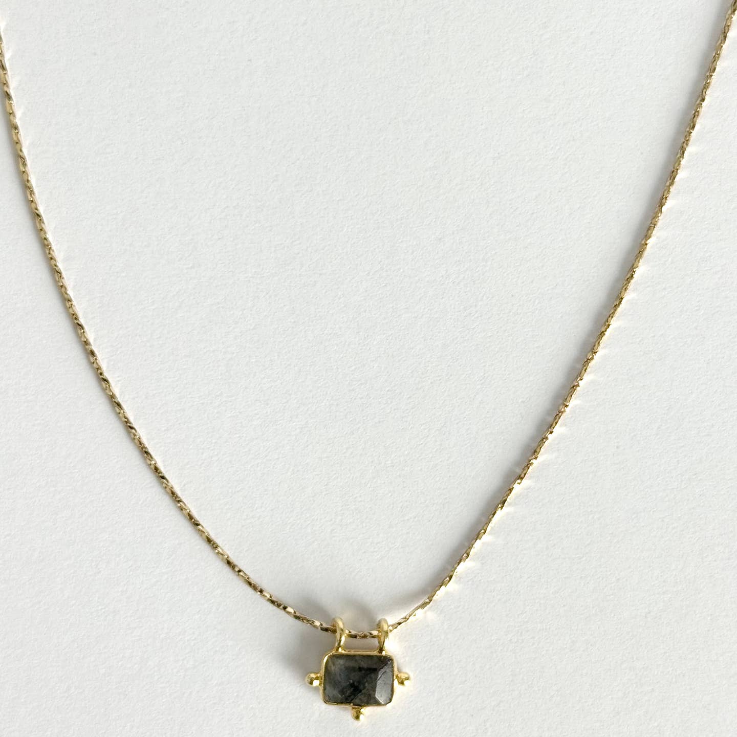 Une Pierre Précieuse Necklace