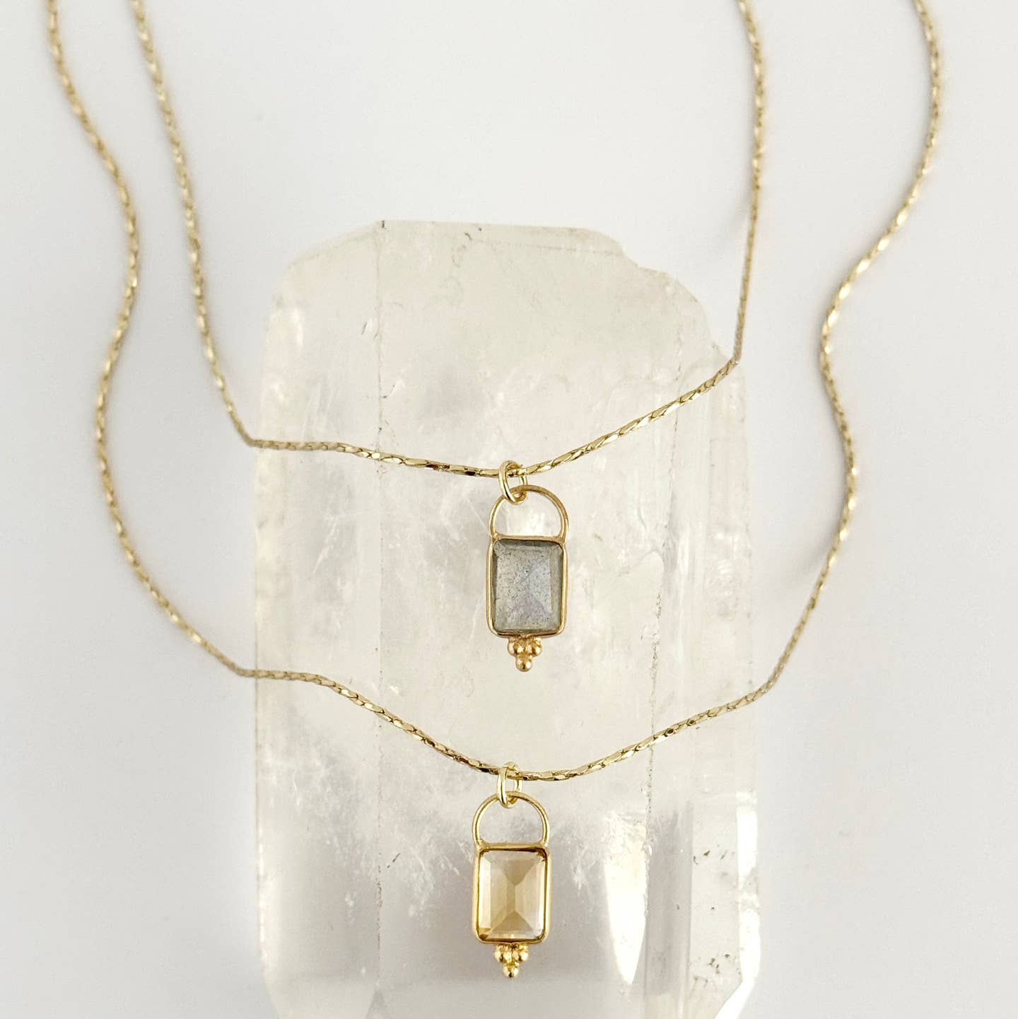 Une Pierre Précieuse Necklace