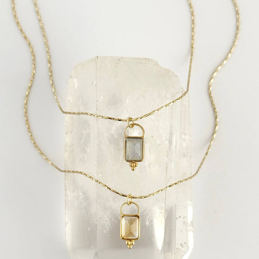 Une Pierre Précieuse Necklace